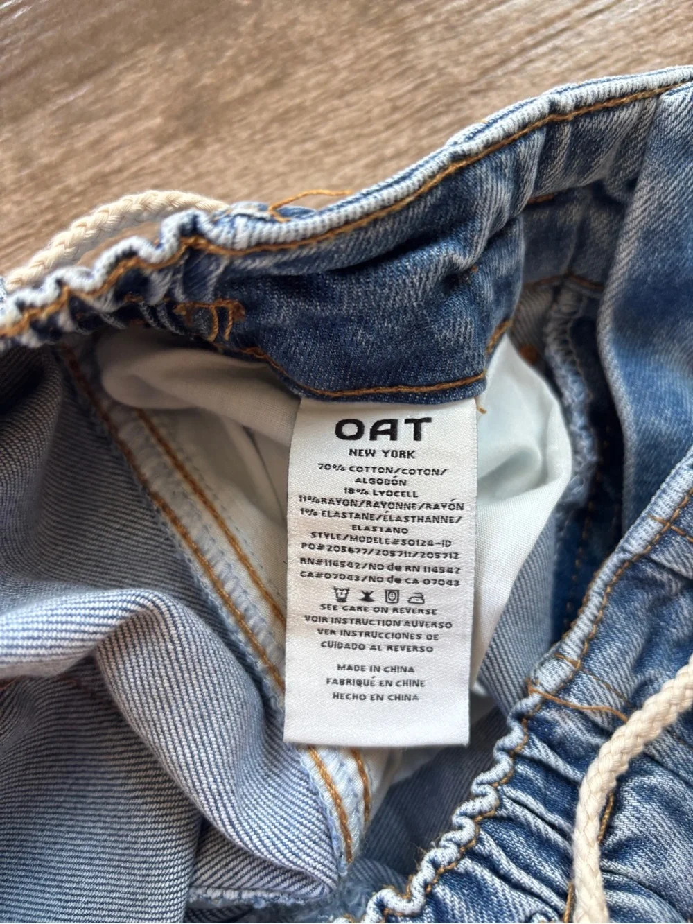 Women's Blue Denim Mid-Rise Wide Leg Comfort Shorts Raw Hem size 4 New Longer
